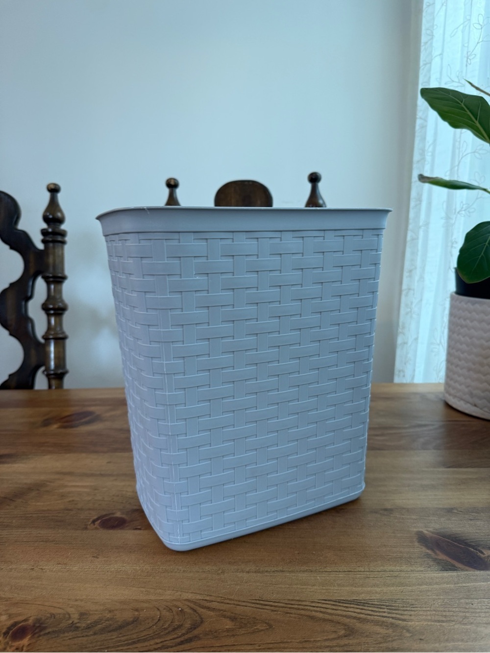 White Woven-Texture Trash Bin for Home Sterilite 3.4 Gal